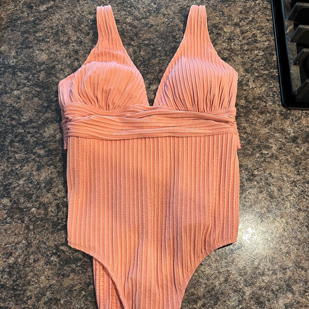 Cupshe Textured One Piece Plunge Size Large Pink—Brand new, tags on!